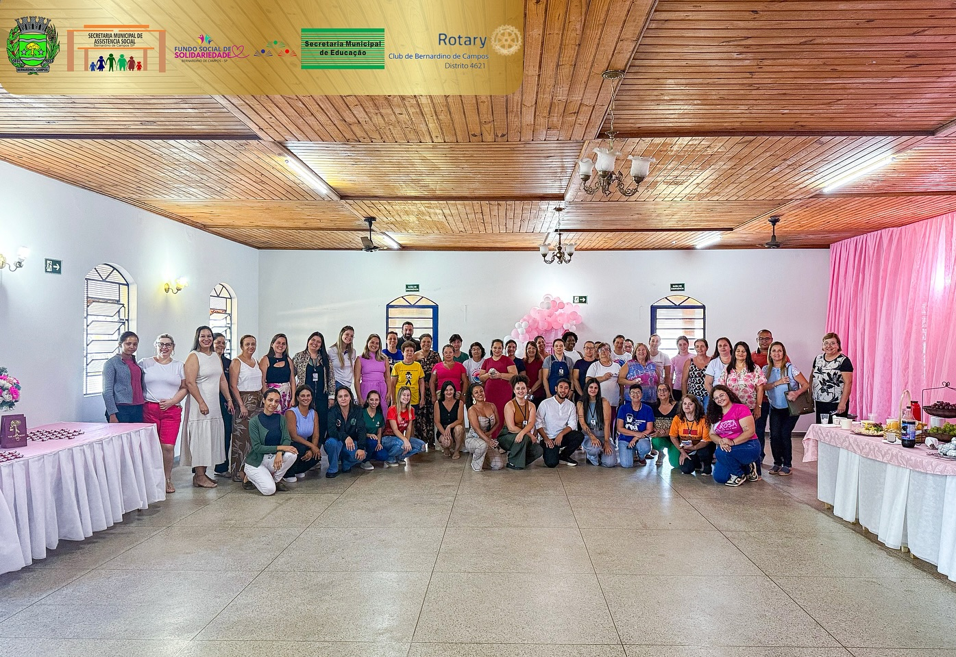 Ontem, o Fundo Social de Solidariedade de Bernardino de Campos, em parceria com a Secretaria da Assistência Social, Secretaria da Educação e Rotary Club de Bernardino de Campos, realizou um café da manhã especial em homenagem ao Dia Internacional da Mulhe